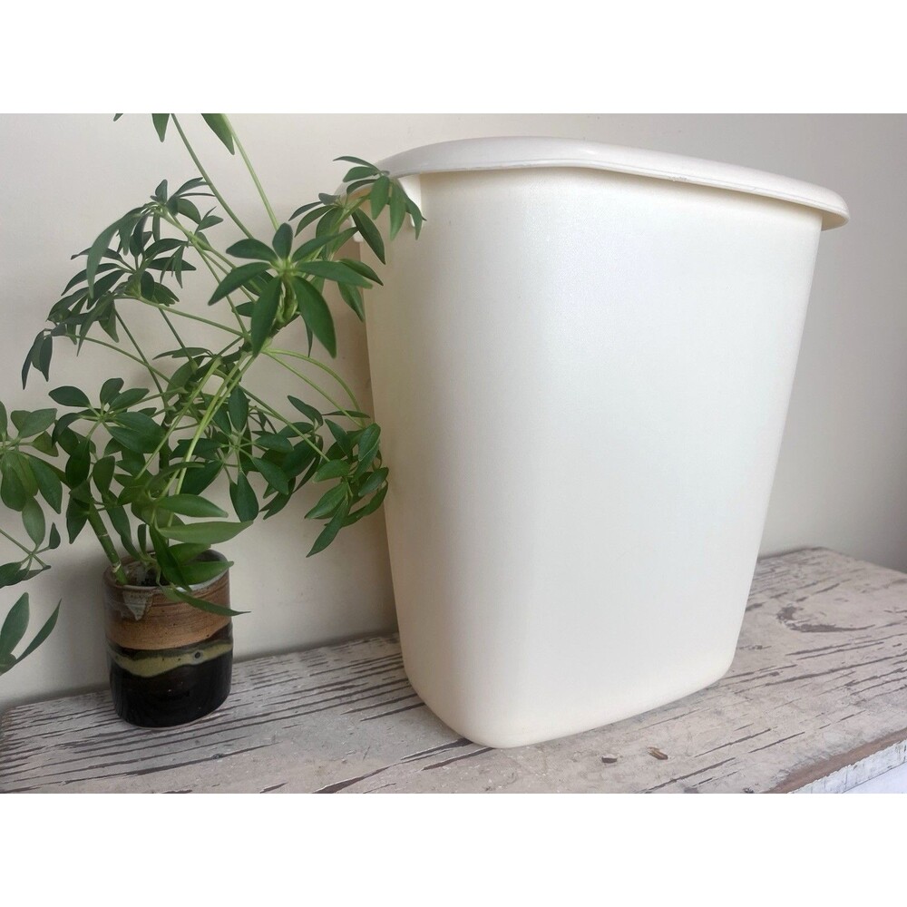 Vintage Rubbermaid Vanity Trash Can/Wastebasket, 1.5-Gallons/6-Quarts Off White